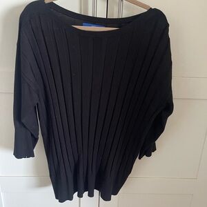 Black 3/4 length sleeved sweater